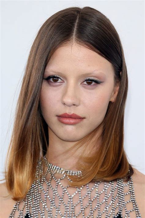 Mia Goth .